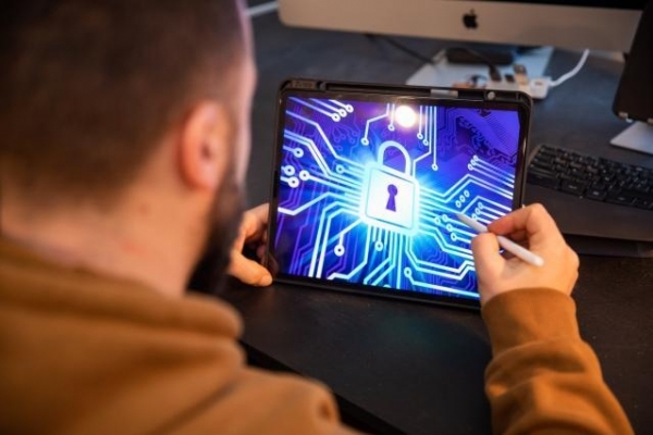 Az Unió helyzete: az új uniós kiberbiztonsági szabályoknak köszönhetően biztonságosabbá válnak a hardver- és szoftvertermékek