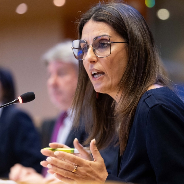 Ma lép hivatalba Teresa Anjinho, aki a következő öt évre az új európai ombudsmani tisztséget tölti be.