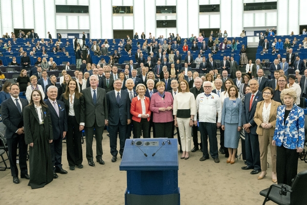 Átadták az Európai Érdemrend első kitüntetéseit