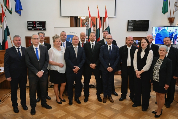 TAGOK ÉS TISZTSÉGVISELŐK