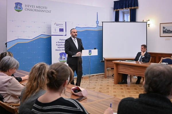 Munkaerőpiaci rendezvények, programok segítik a vármegye foglalkoztatási helyzetének javítását.