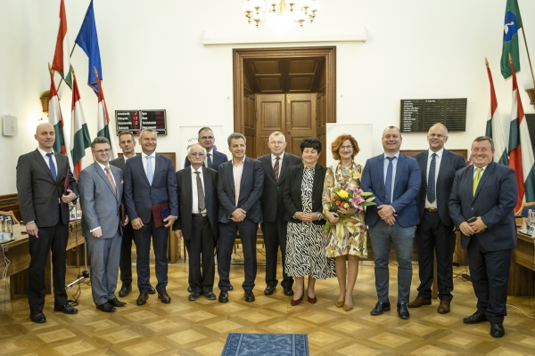 Átadták a Heves megyéért díjat és a Jakab István emlékgyűrűt