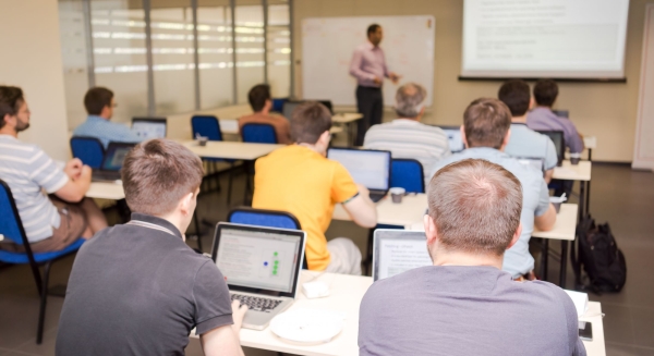 Tanévnyitó szakmai konferencia a duális képzésben érdekelt cégeknek és iskoláknak 2023. október 12-én.